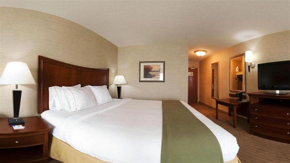 Holiday Inn Express Hotel & Suites Urbana-Champaign-U Of I Area By Ihg מראה חיצוני תמונה