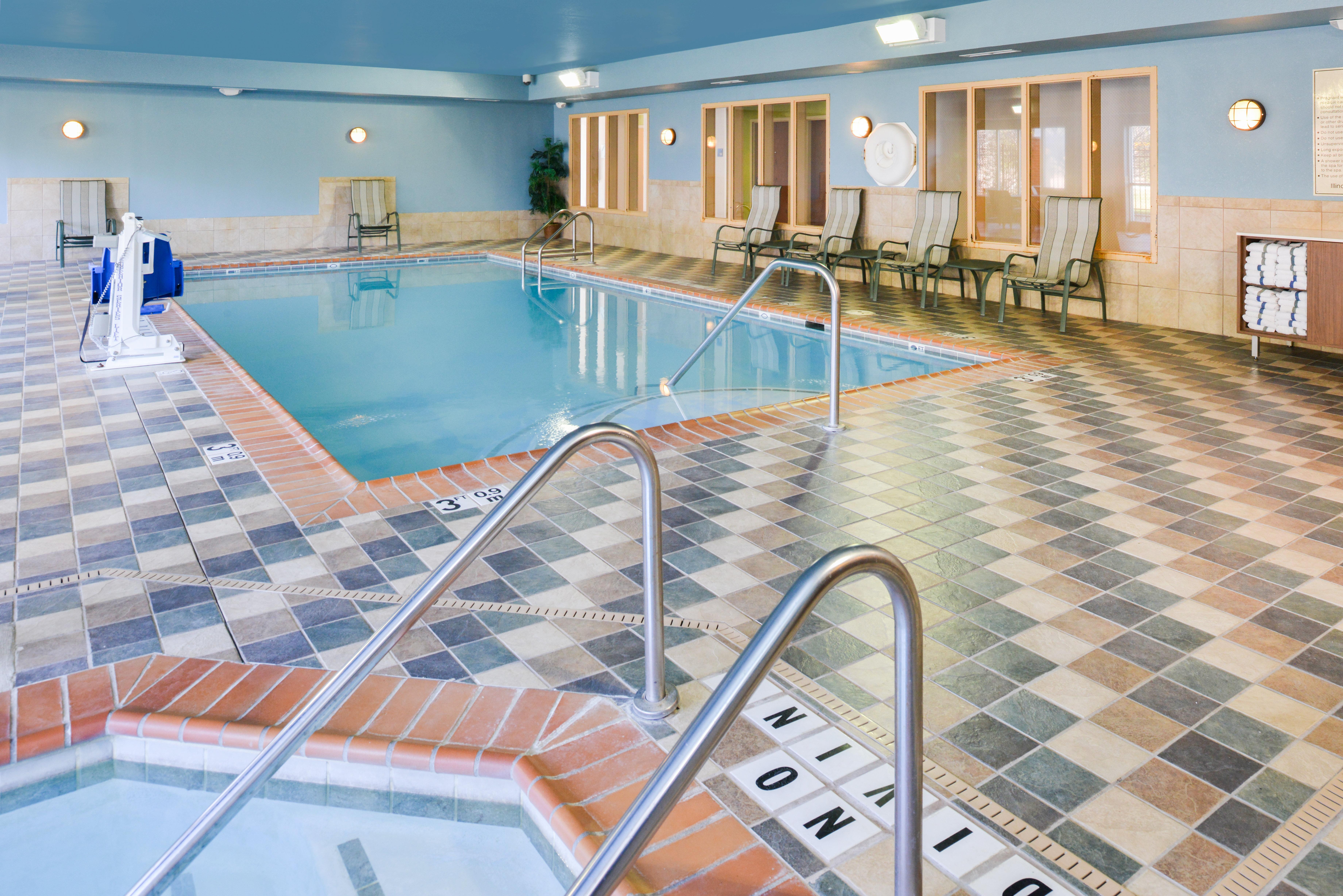 Holiday Inn Express Hotel & Suites Urbana-Champaign-U Of I Area By Ihg מראה חיצוני תמונה