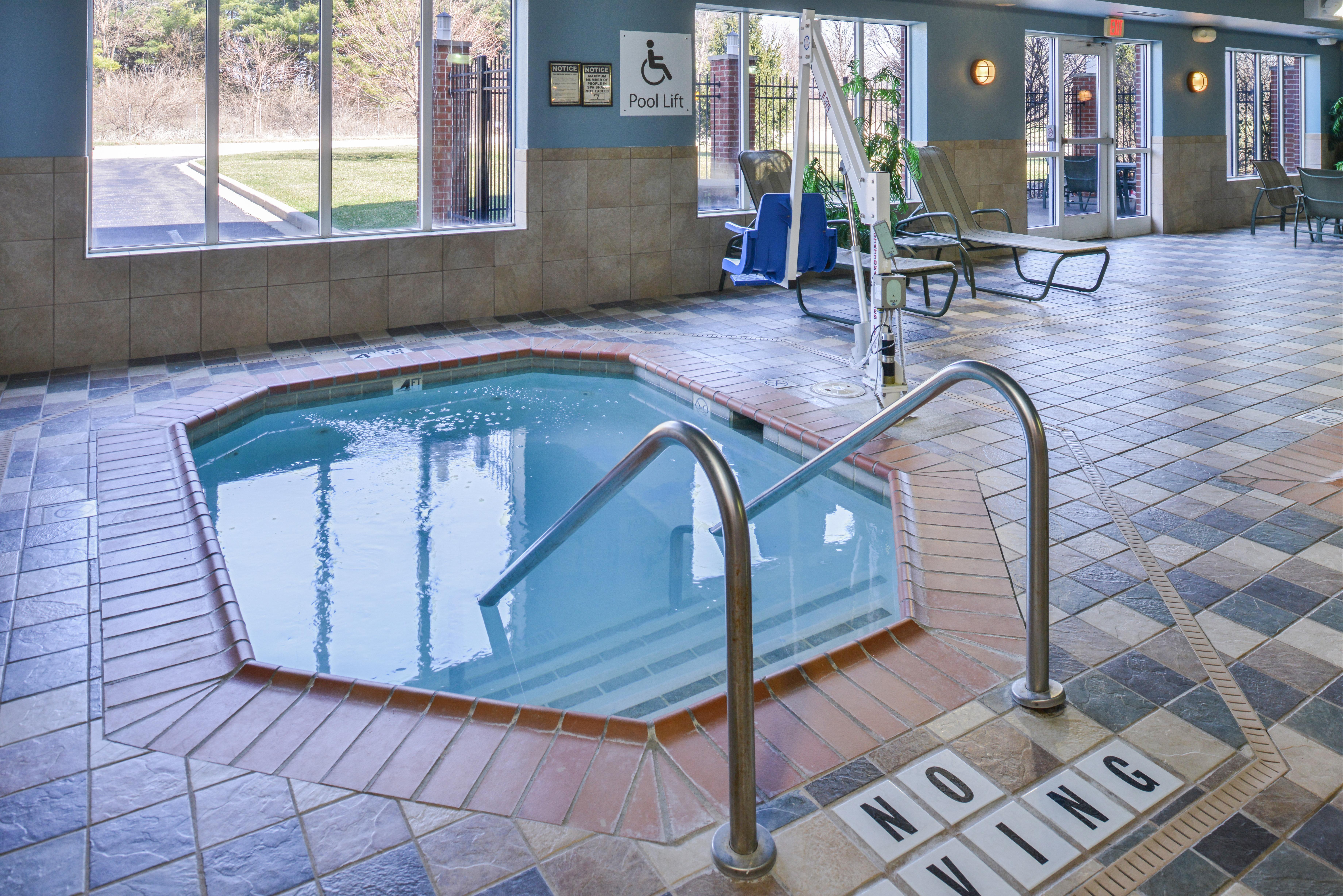 Holiday Inn Express Hotel & Suites Urbana-Champaign-U Of I Area By Ihg מראה חיצוני תמונה