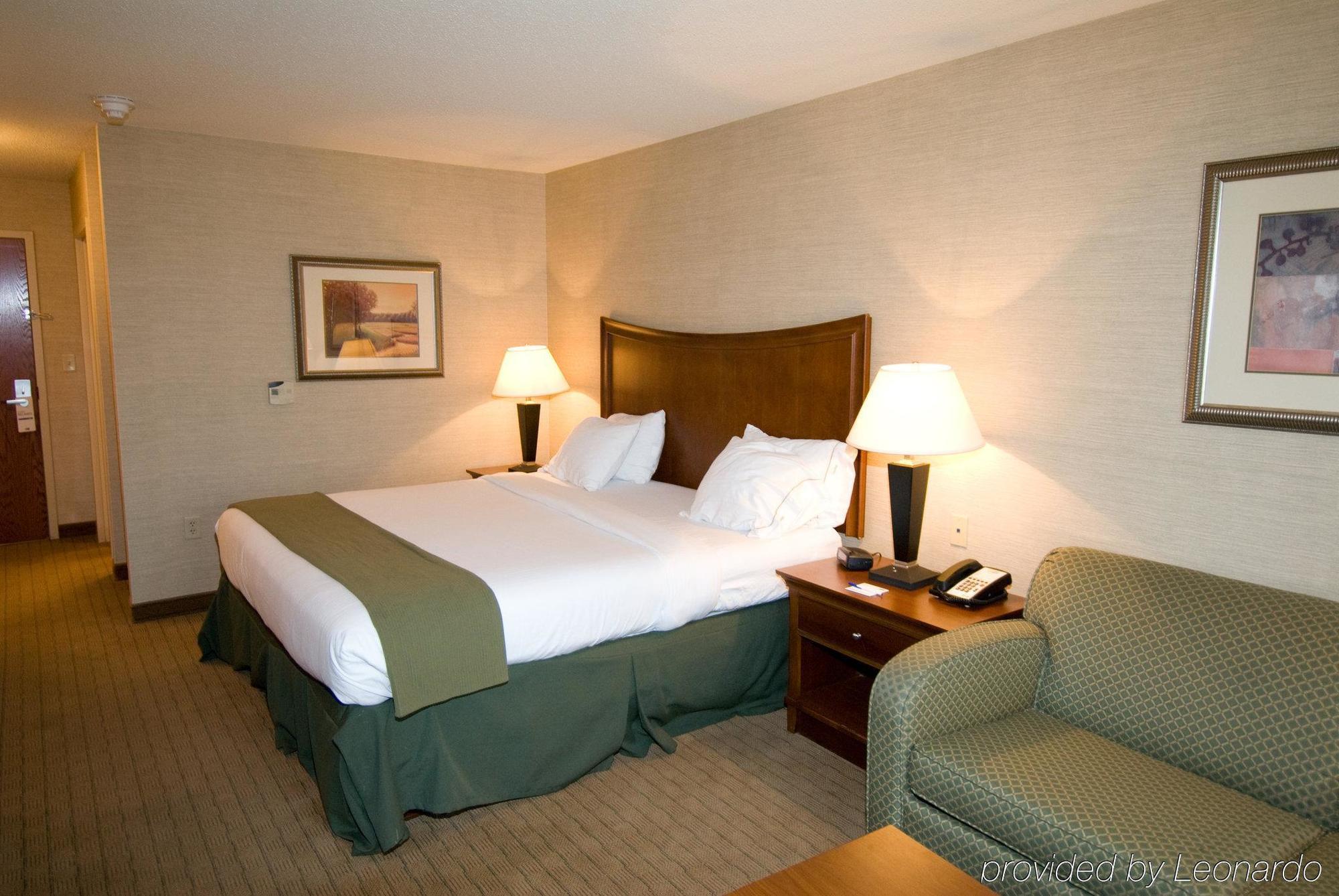 Holiday Inn Express Hotel & Suites Urbana-Champaign-U Of I Area By Ihg מראה חיצוני תמונה