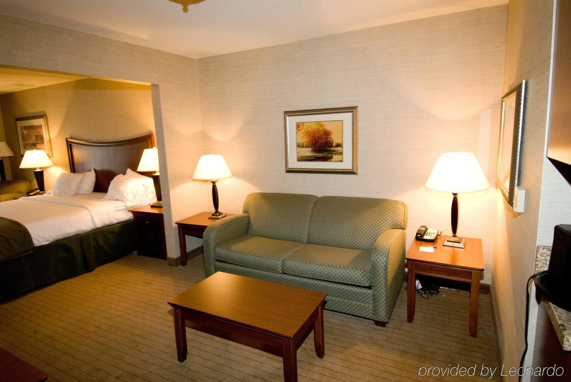 Holiday Inn Express Hotel & Suites Urbana-Champaign-U Of I Area By Ihg מראה חיצוני תמונה
