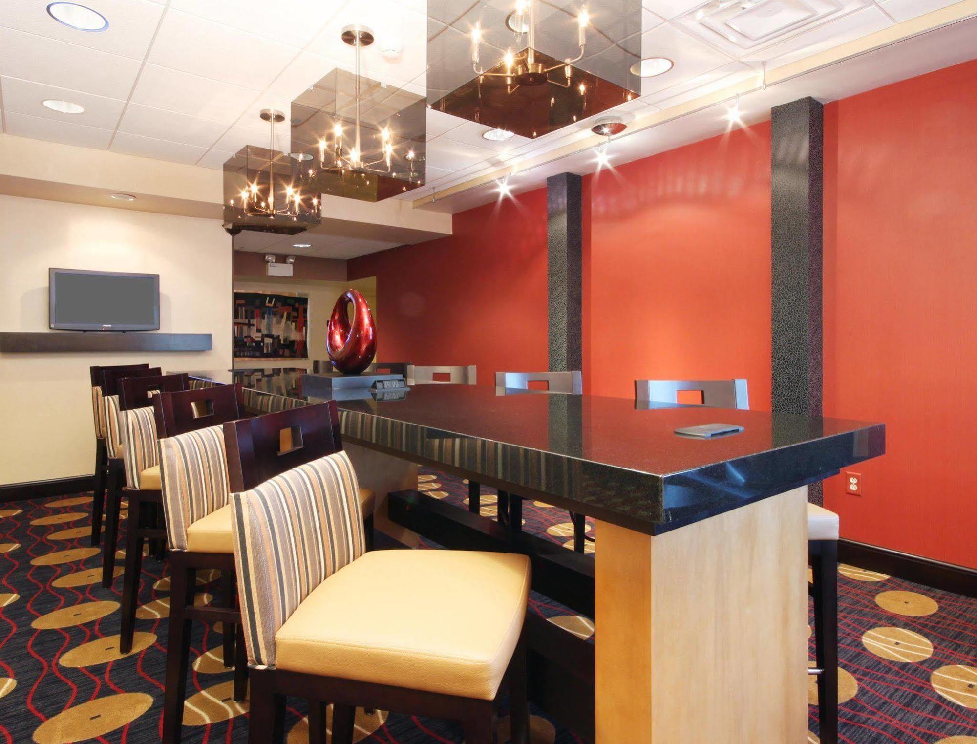 Holiday Inn Express Hotel & Suites Urbana-Champaign-U Of I Area By Ihg מראה חיצוני תמונה