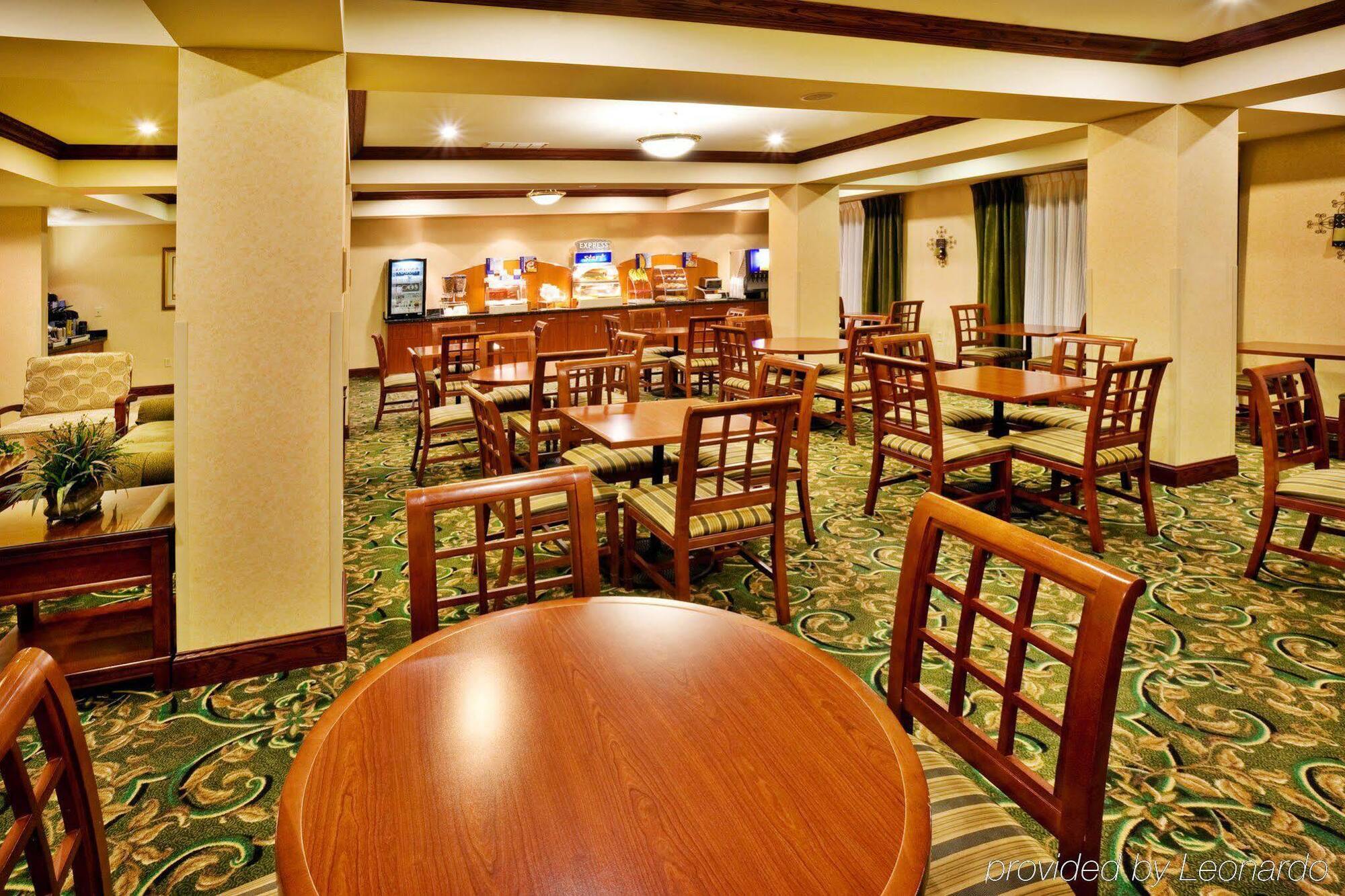 Holiday Inn Express Hotel & Suites Urbana-Champaign-U Of I Area By Ihg מראה חיצוני תמונה